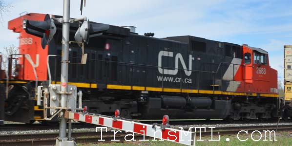 Locomotive CN2688 right side / coté droit